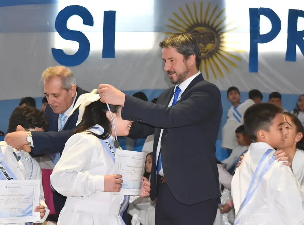 Merino presentó el concurso para crear la bandera de la ciudad