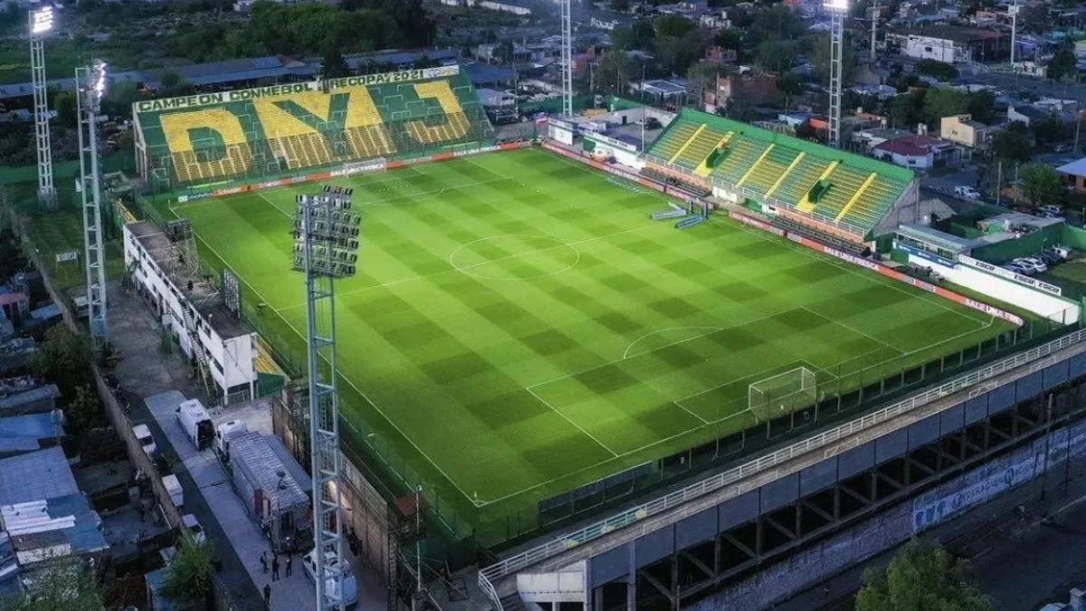 Estadio Norberto "Tito" Tomaghello. Foto X @ClubDefensayJus