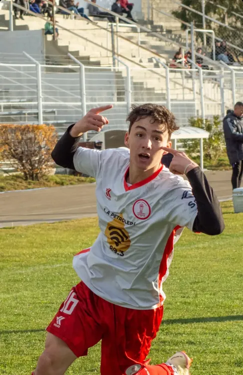 UN GOLAZO DE RABONA EN COMODORO RECORRE EL PAÍS