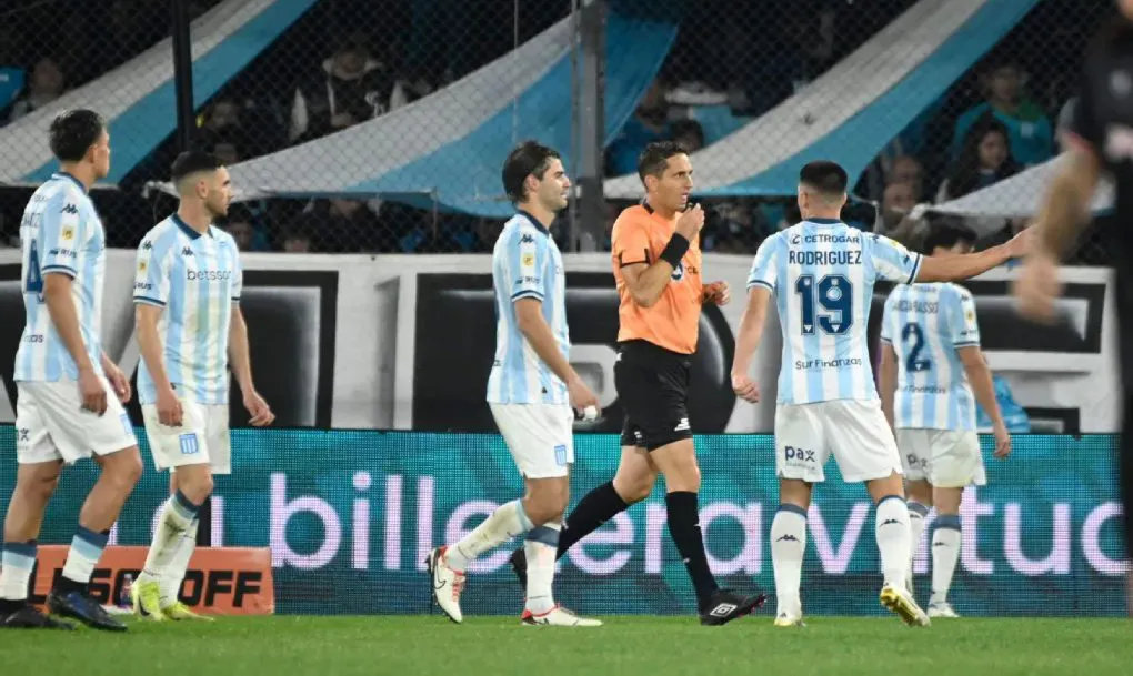 El árbitro Nicolás Lamolina explicó su fallo