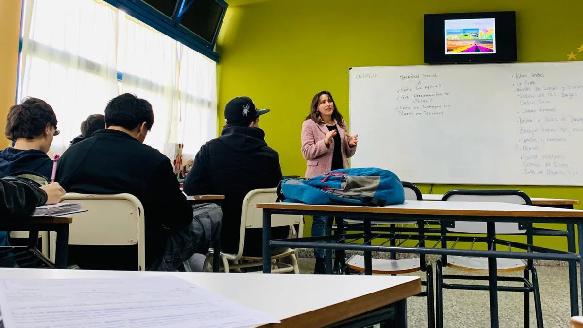 Charlas sobre turismo en escuelas de Trevelin