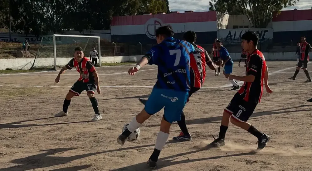 El equipo mercantil igualó 1-1 con Alumni en el Barrio Roca