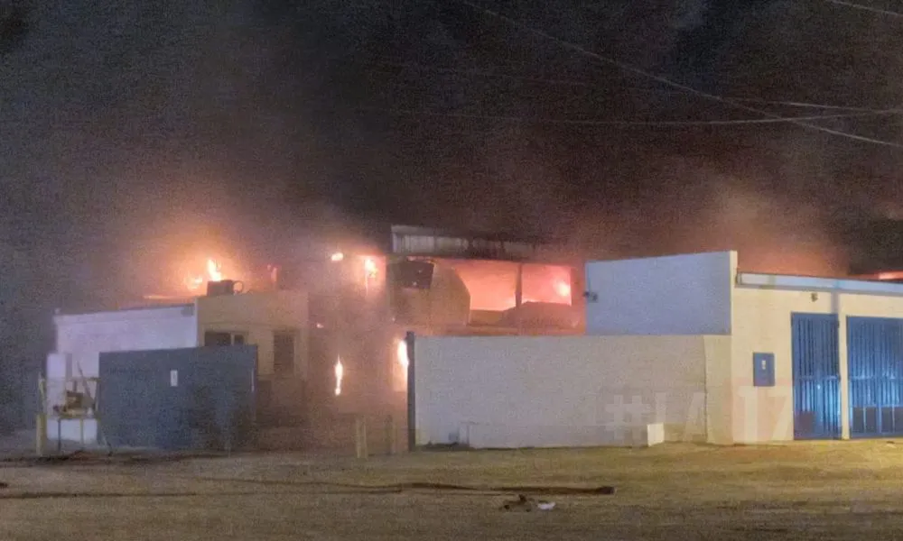 Incendio en Puerto Madryn pesquera Achernar 2
