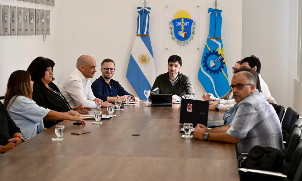 Torres abrió una mesa política con gremios de salud