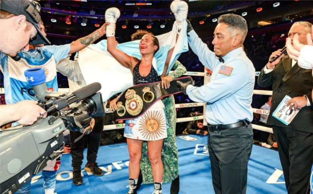 La campeona interina de la AMB expondrá su cinturón súper ligero el 11 de julio.