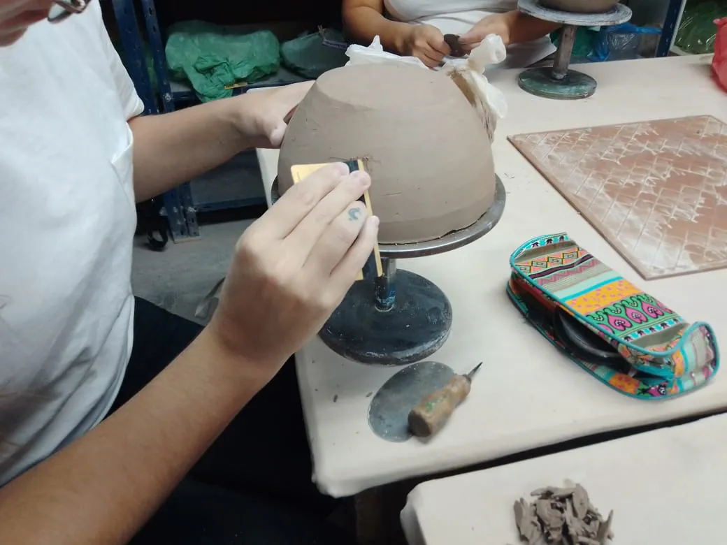 Se brinda taller de ceramica para niños y adultos