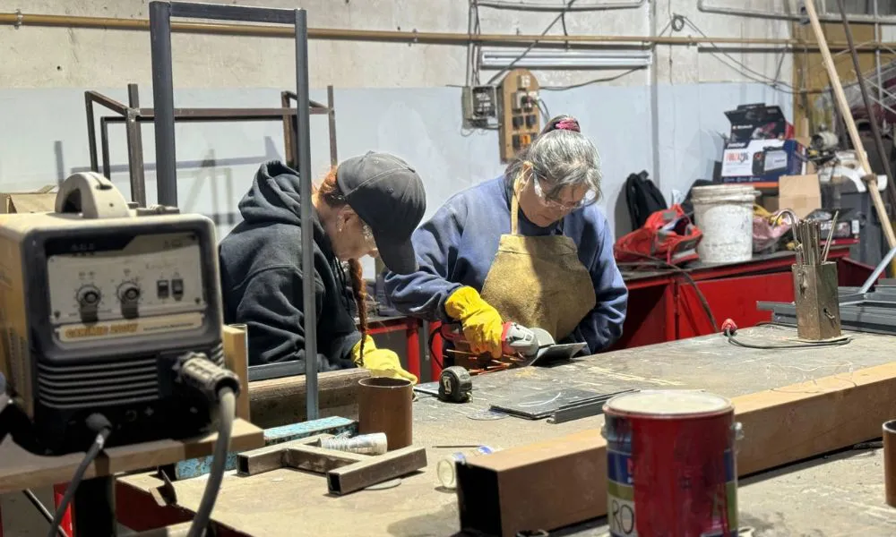 Talleres con formación textil, metalúrgica y soldadura en Madryn