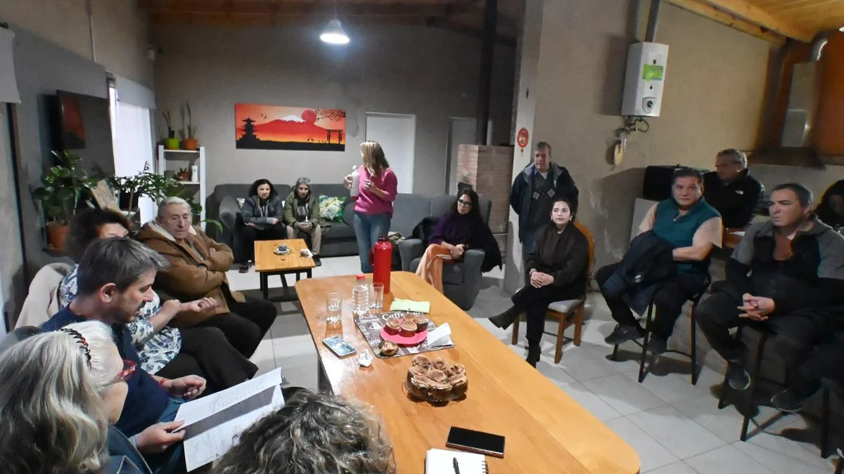 Reunión de Merino con vecinos de Loteo Los Álamos