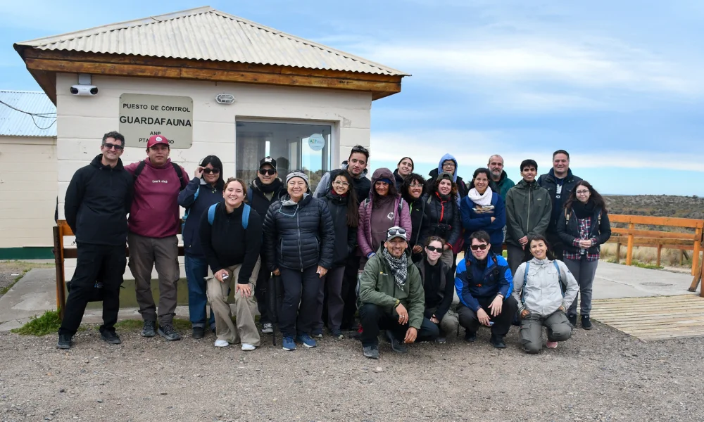 alumnos de la UDC en Punta Tombo