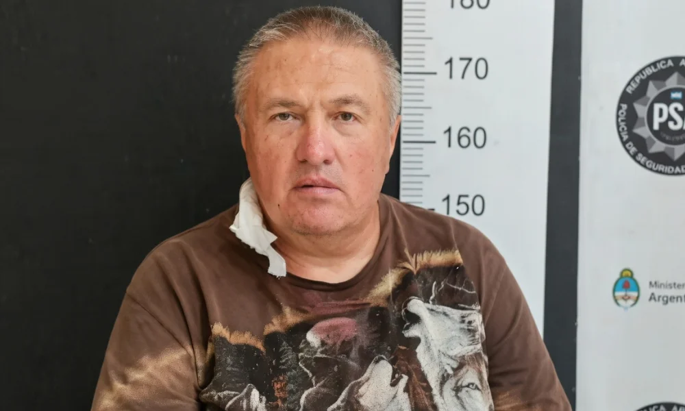 La decisión del tribunal no solo modifica los tiempos de la causa, sino también las condiciones.