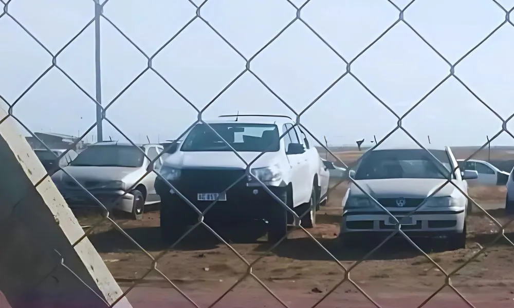 Camioneta del gobierno de Santa Cruz secuestrada F¿Imagen de La Calle y Vos, mejorada por AI