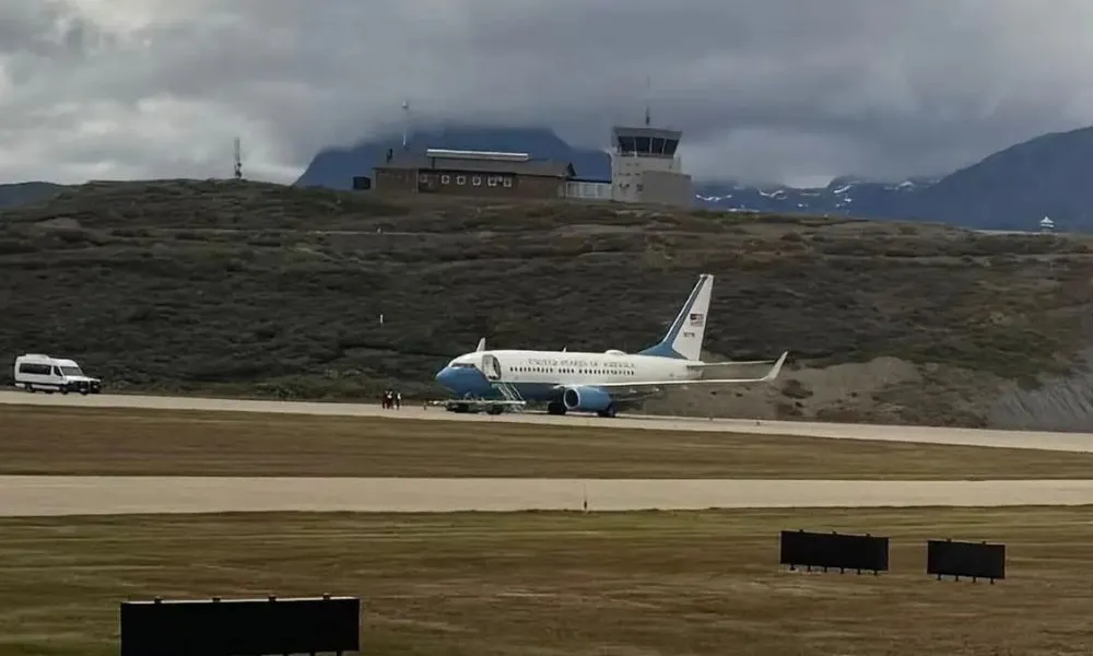Un vuelo oficial de Estados Unidos llegó a Ushuaia. Foto El Destape
