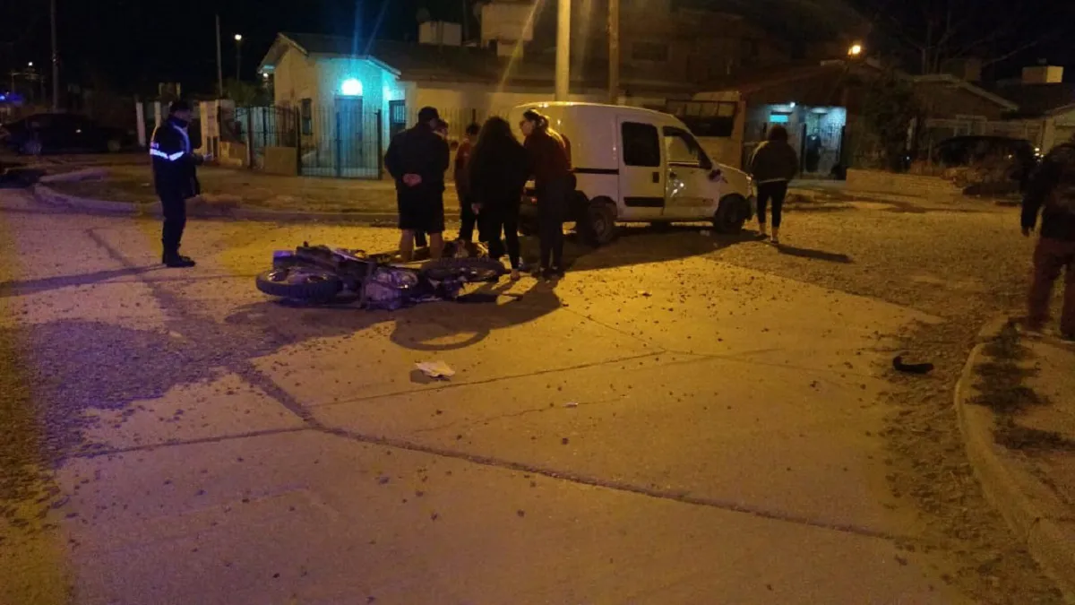 Accidente entre moto y ultilitario