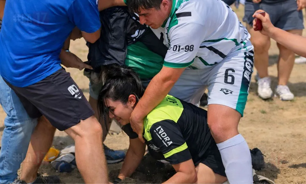 Mujer arbitro agredida. Imagen reeditada digitalmente por LA17