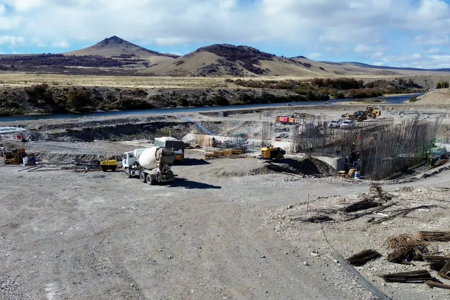 avanza la Presa Nacimiento Río Senguer-2