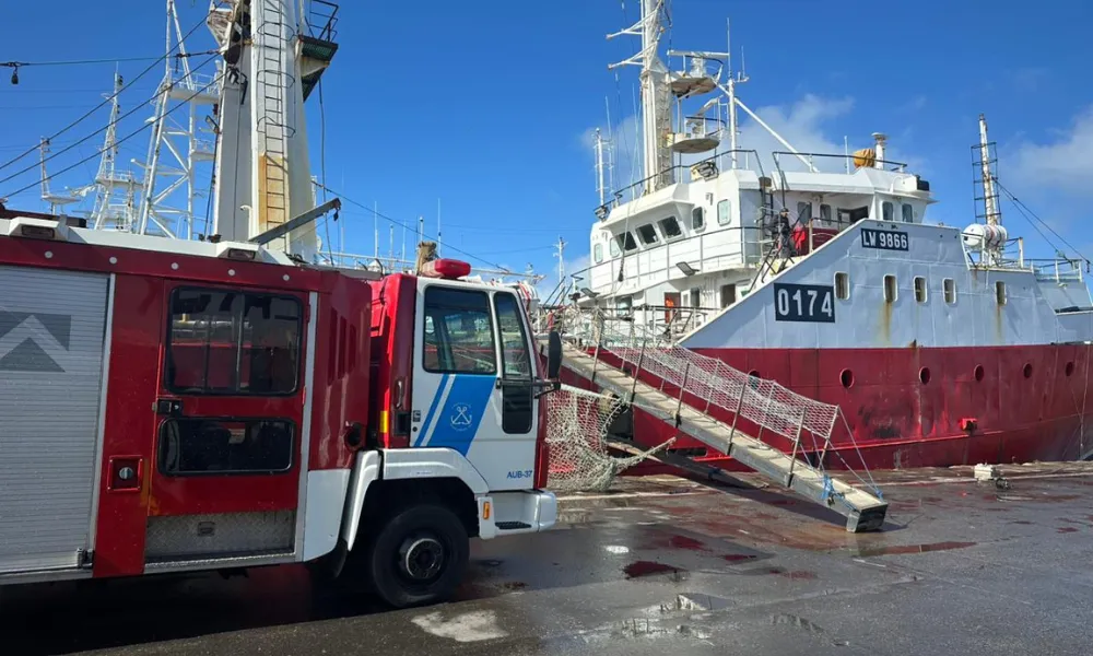 Principio de incendio en buque pesquero