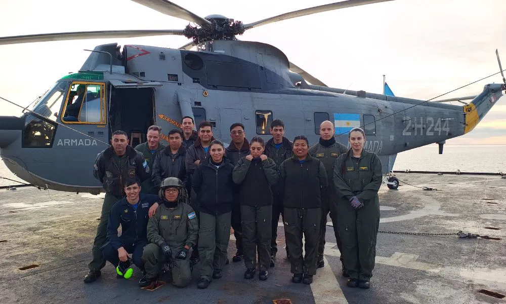 Irizar tripulación y helicopetero