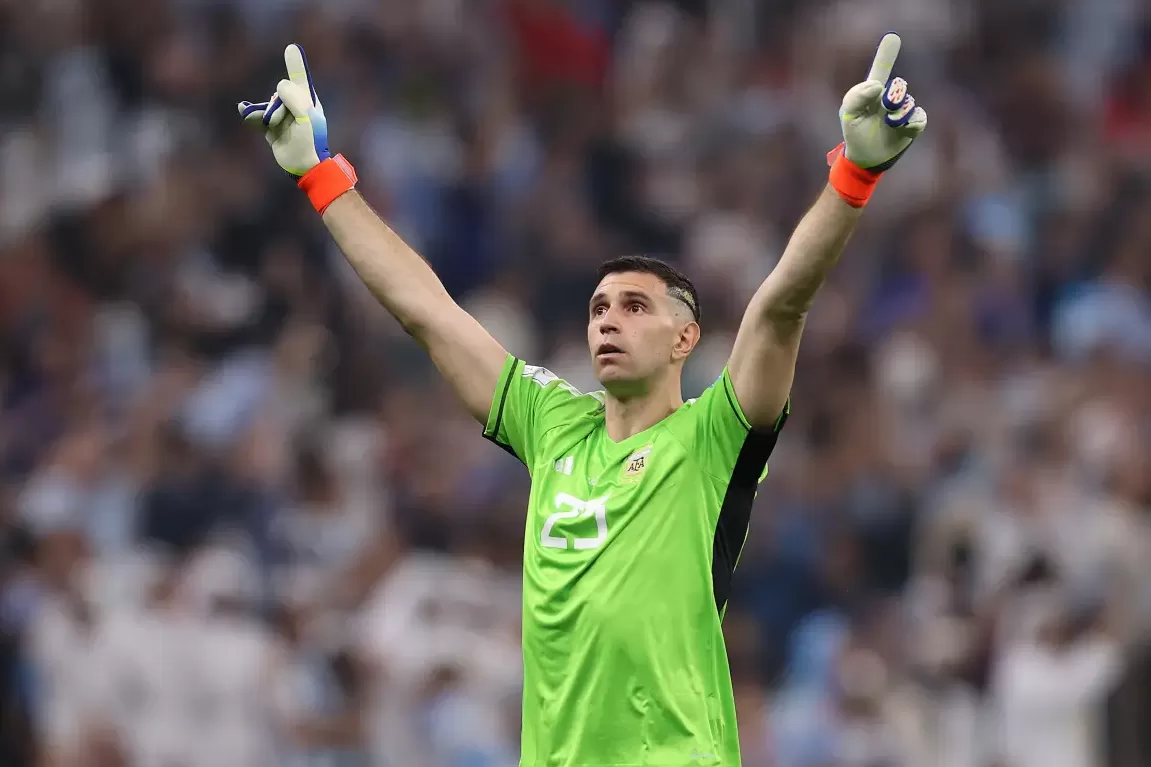 El Dibu se perderá 2 fechas con la selección