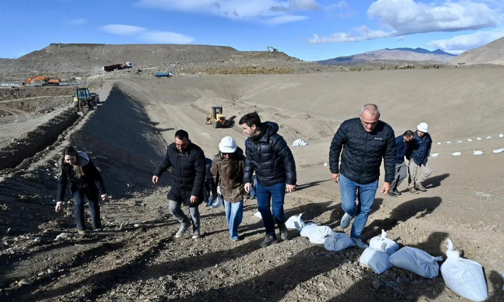 Recorrido de autoridades planta de residuos de Esquel