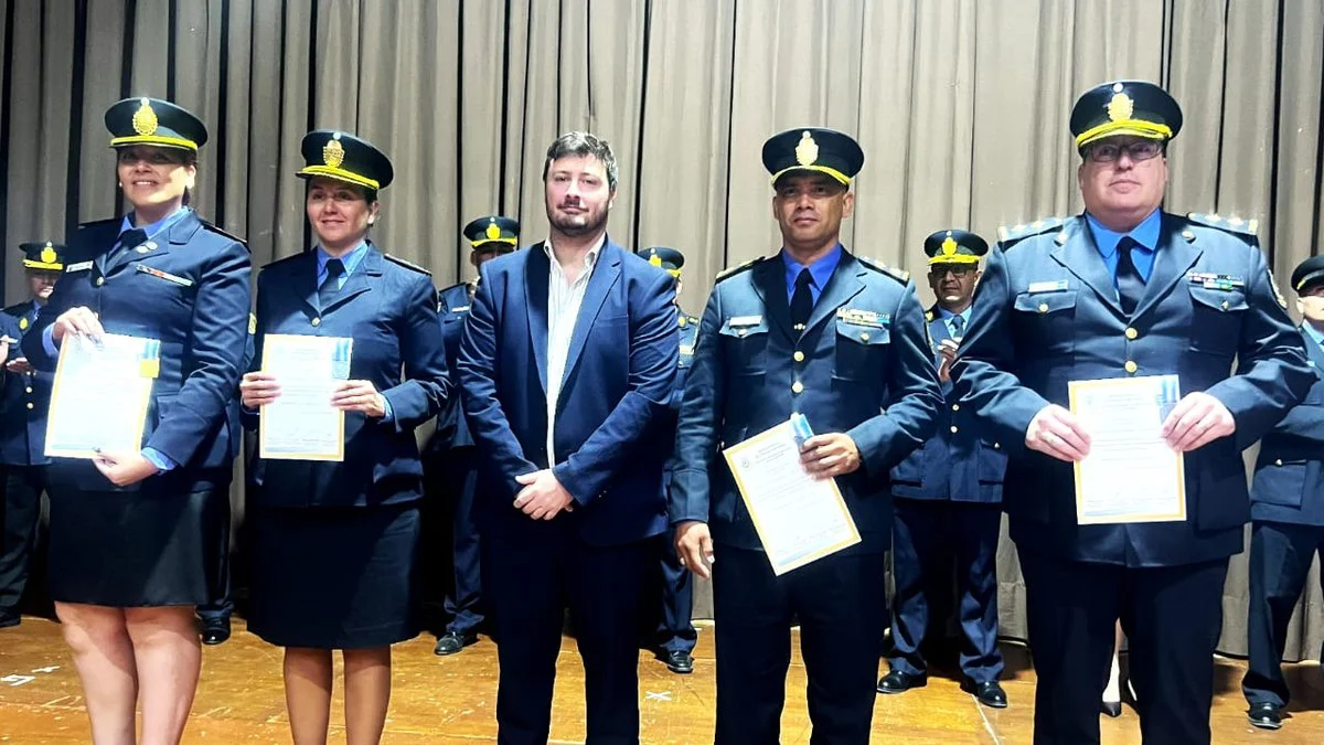 Histórico reconocimiento a suboficiales de la Policía