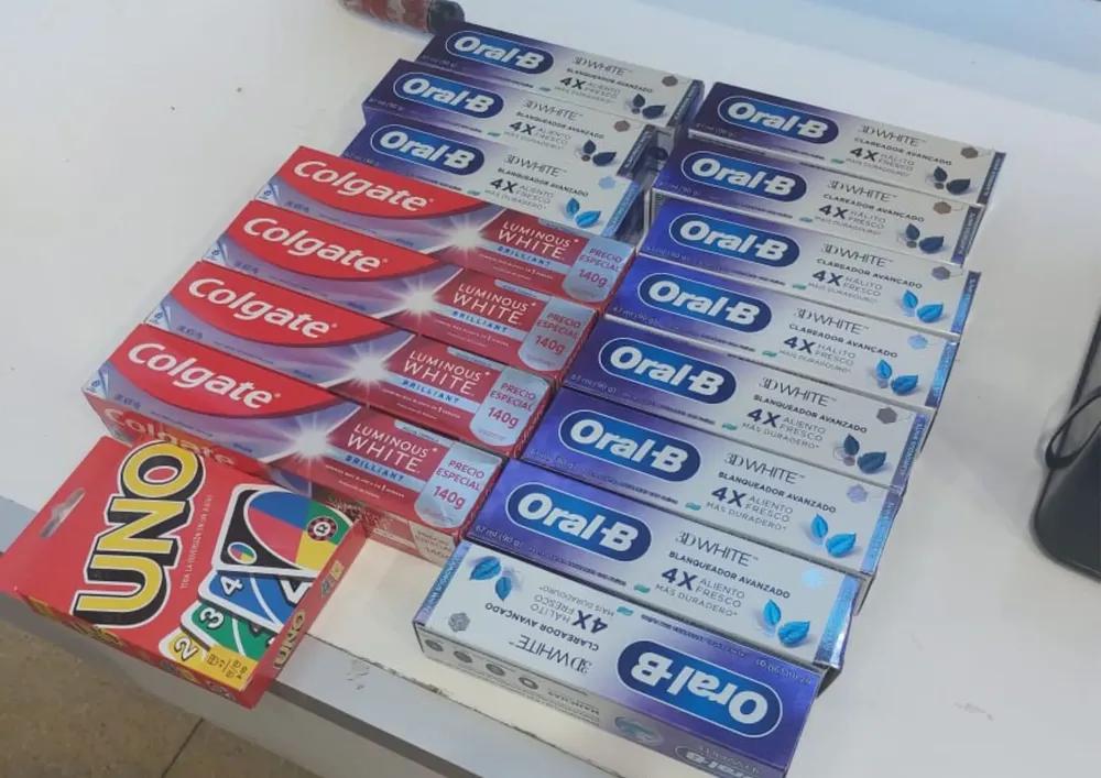 Botín millonario: pasta dental y cartas del juego UNO