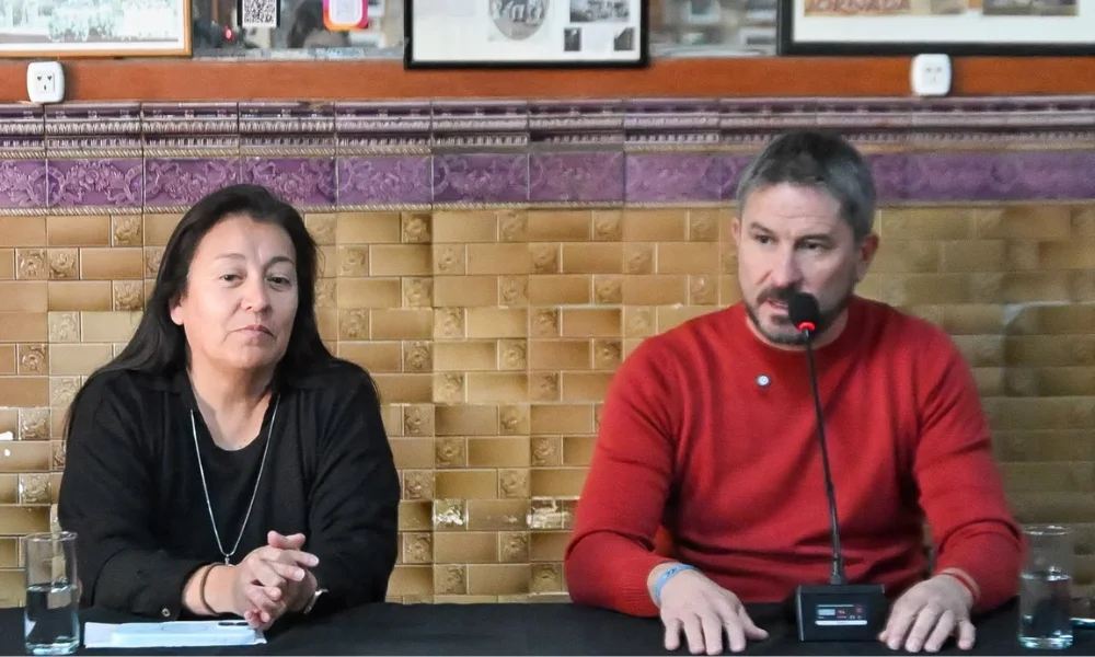 La secretaria de Producción, Industria, Comercio y Turismo, Andrea Rapetti y el intendente Gerardo Merino
