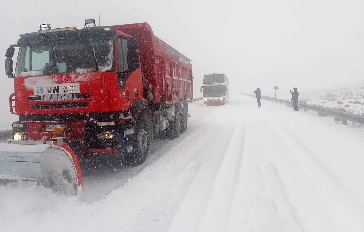 Vialidad Nacional despejando rutas