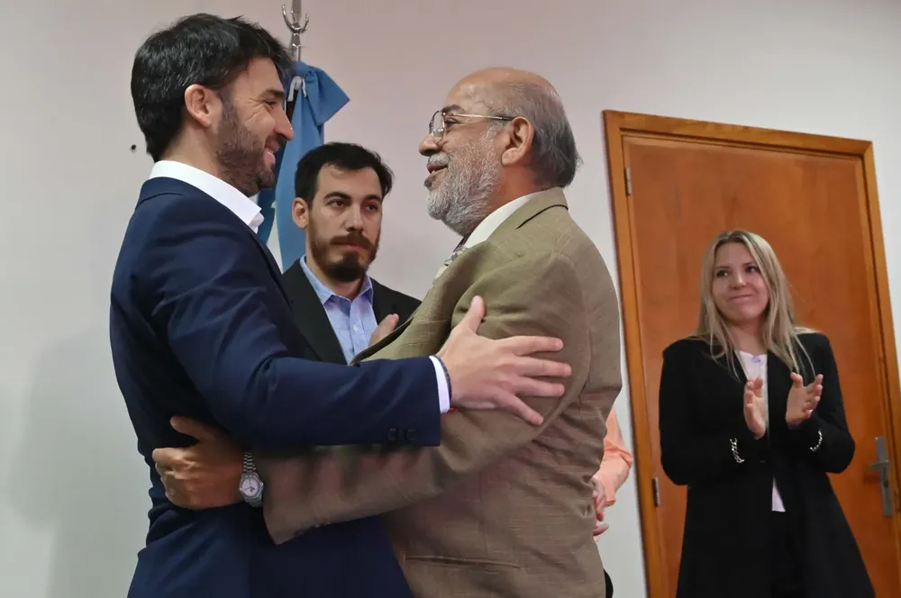 Torres toma juramento a nuevos funcionarios