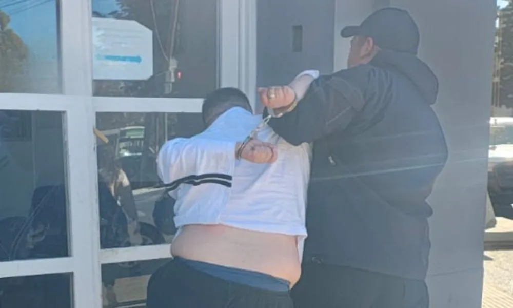 Insultó, amenazó y trató de golpear a vendedores ambulantes en Comodoro