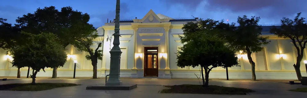 Fachada de la Casa de Gobierno de Chubut