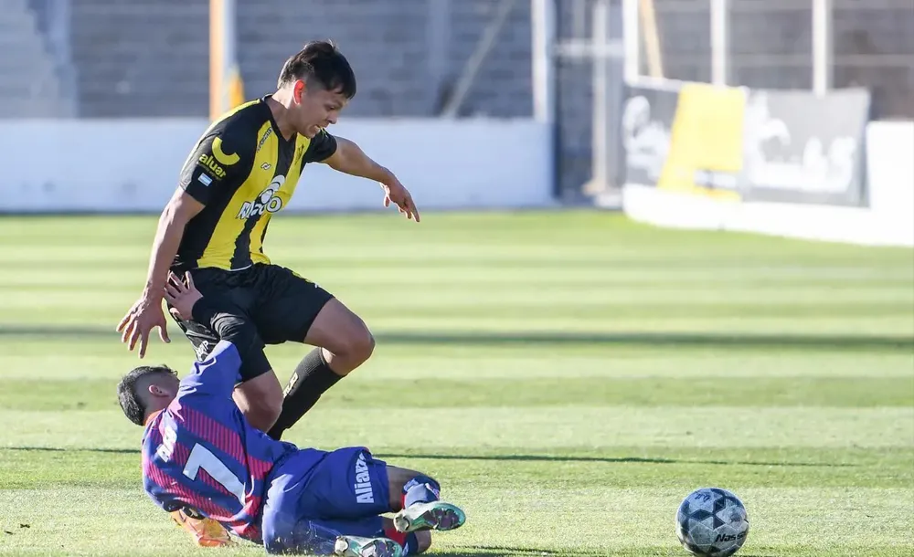 El partido entre Deportivo Madryn y Alianza fue suspendido por agresiones en el Abel Sastre