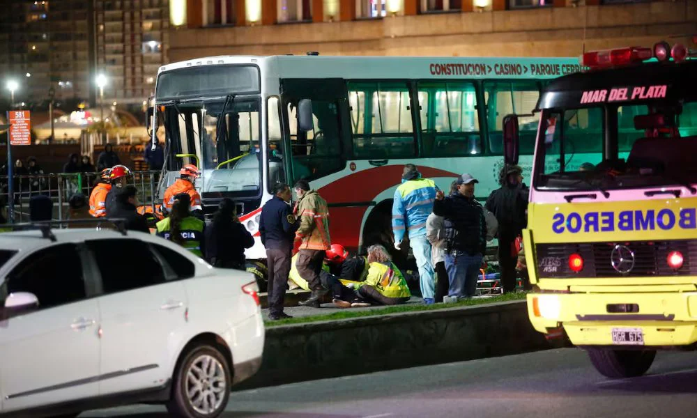 Una mujer murió atropellada por un colectivo fuera de control. Foto Mauro V. Rizzi/LA NACION