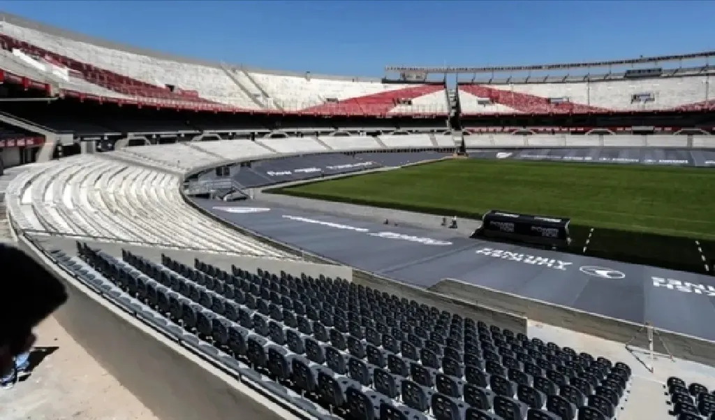Obras en la fachada de la tribuna Belgrano de River