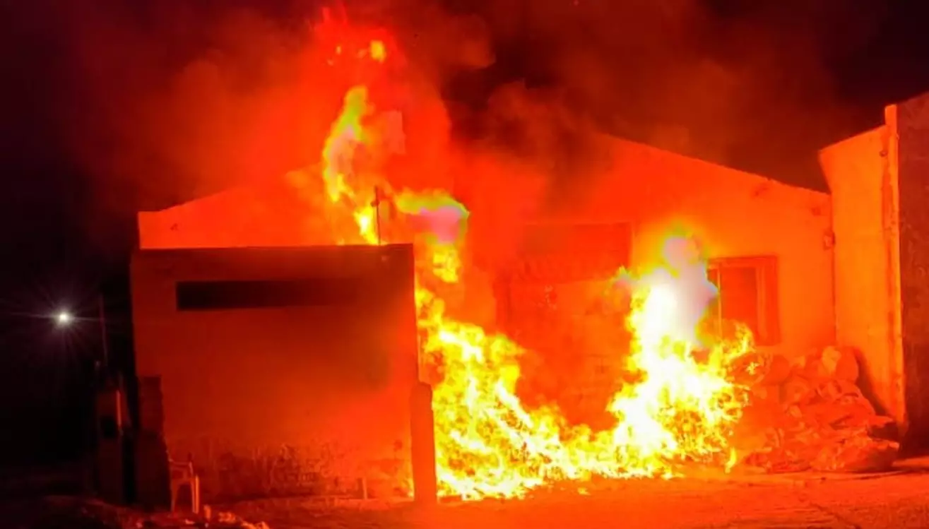 Incendio en un depósito de reciclado