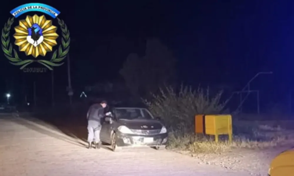 Nissan Tiida hallado en Lago Puelo