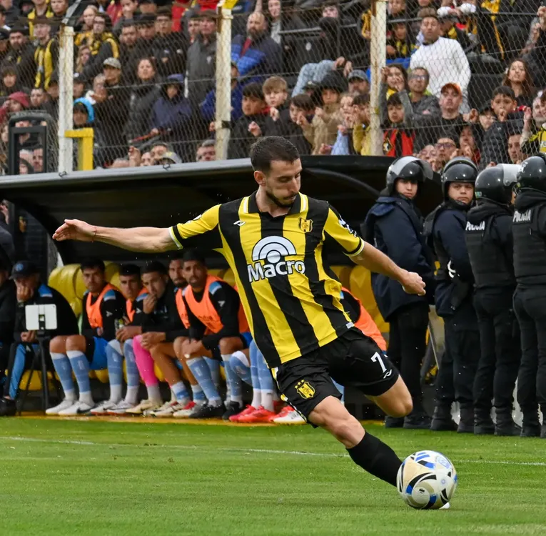Deportivo Madryn empató 1 a 1 con Estudiantes en un Abel Sastre colmado. 2