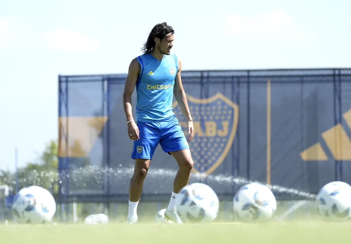 CAVANI TENDRÁ QUE SEGUIR ESPERANDO AFUERA