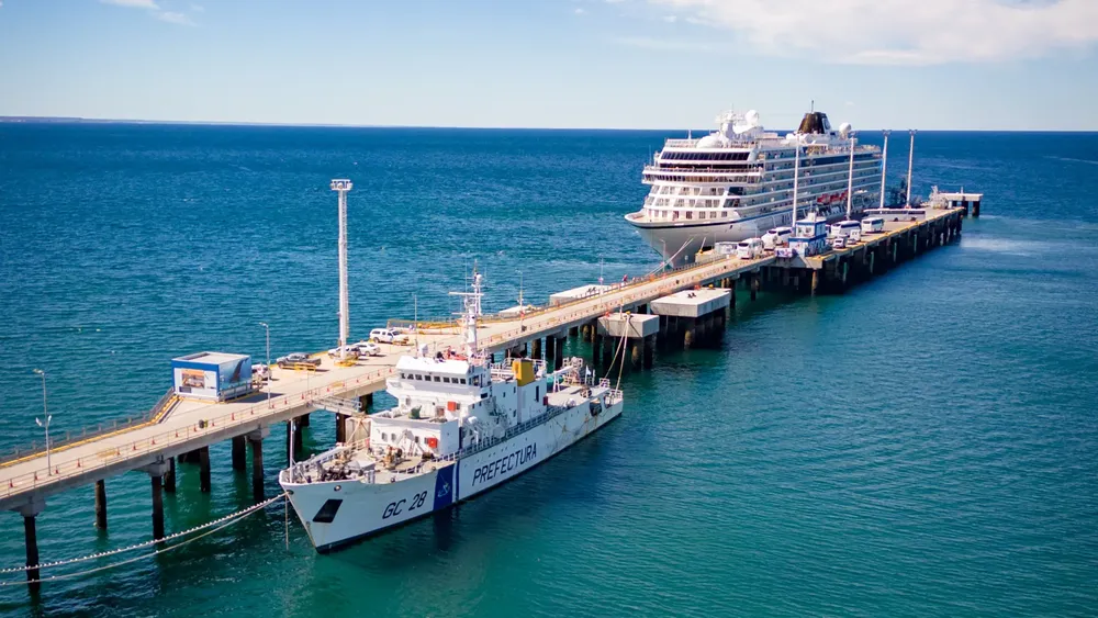 Viking Jupiter recaló hoy en Puerto Madryn