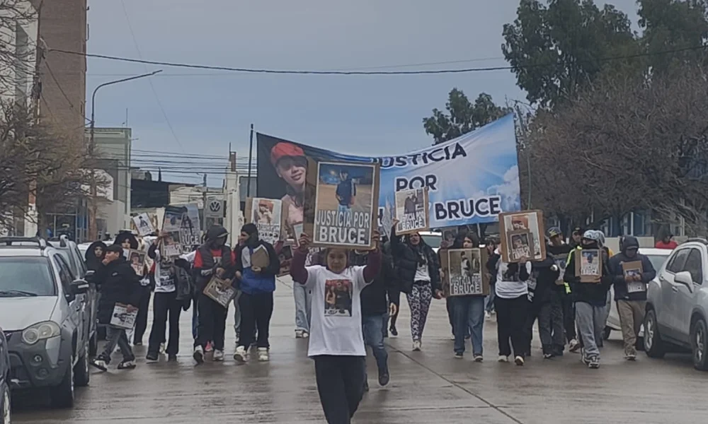 Movilizacion por el crimen de Bruce en Madryn