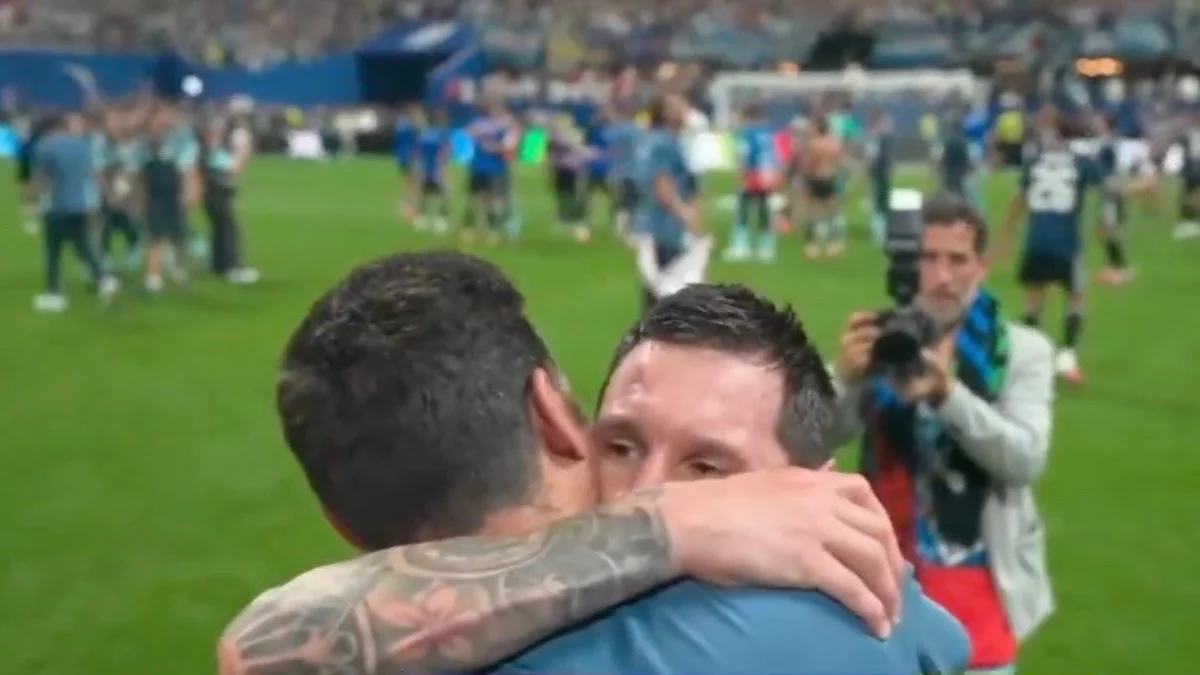 Abrazo con Scaloni-2