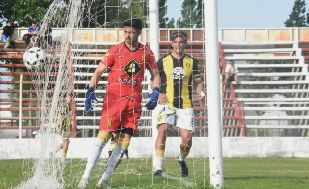 La Academia de Trelew venció 3-0 al campeón y se mantiene expectante