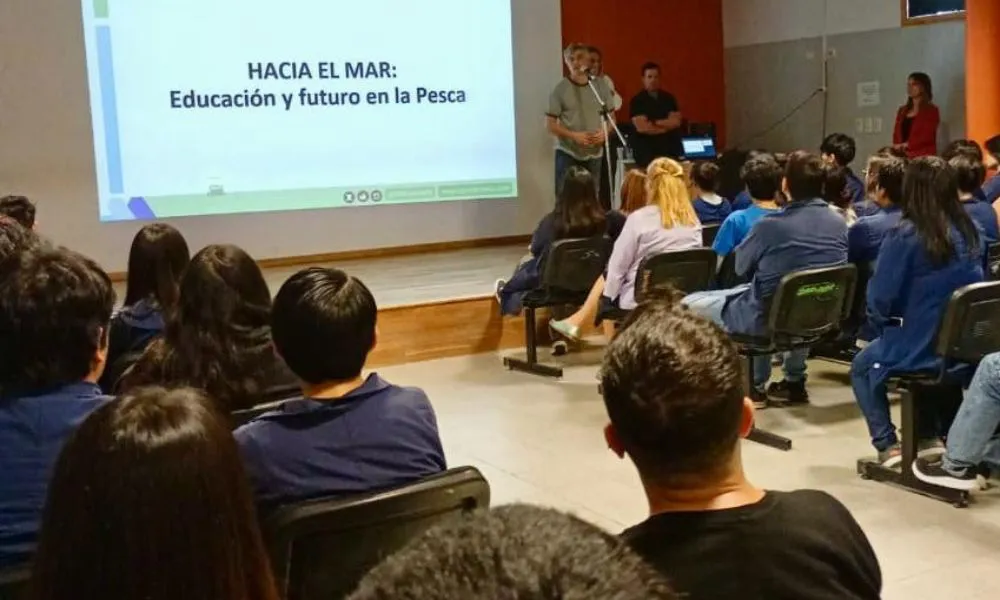 Estudiantes participaron de charlas sobre el futuro de la pesca en Puerto Madryn