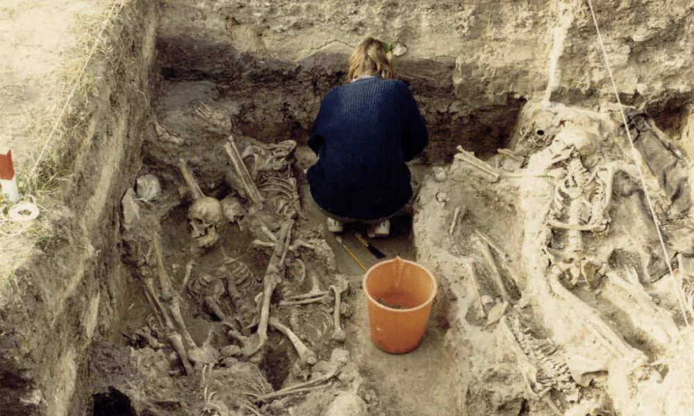 El EAAF en el Cementerio de Avellaneda. Foto Archivo EAAF