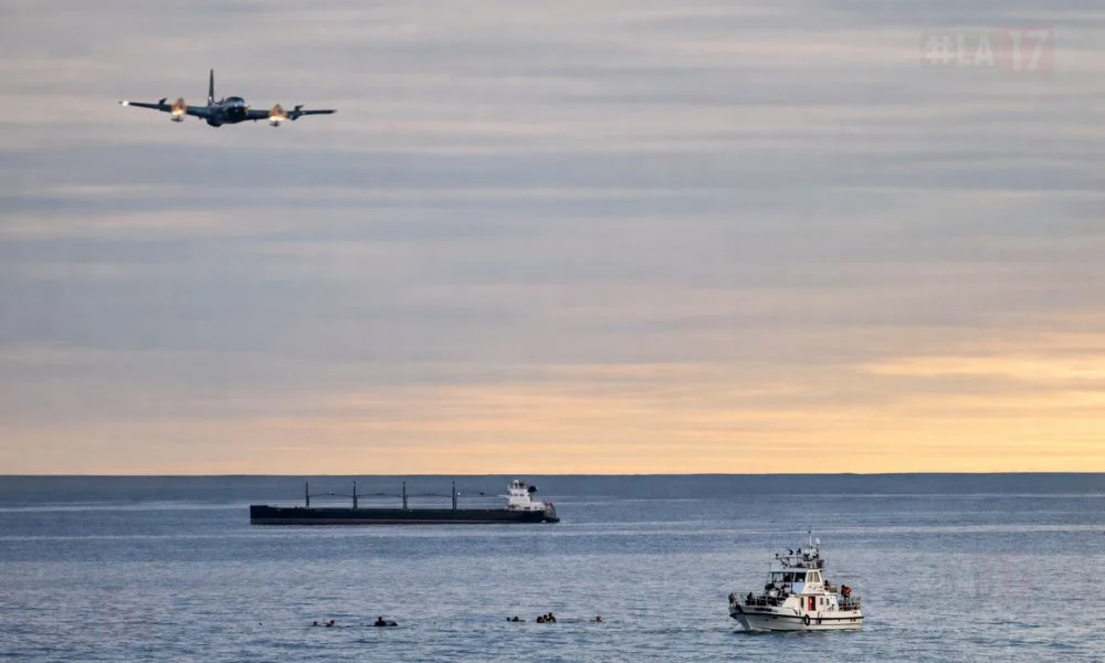 búsqueda de joven en el mar