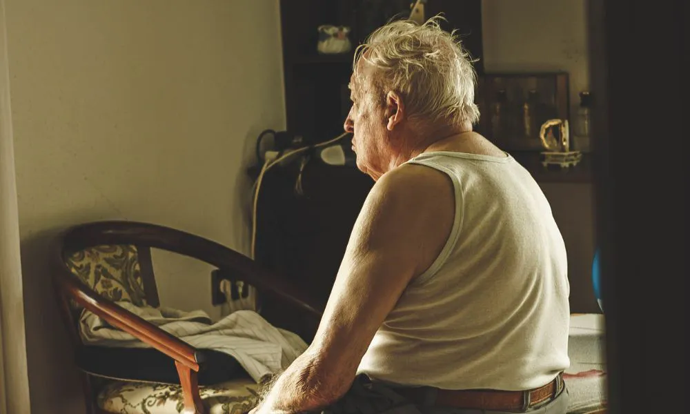 Abuelo en residencia fuente Freepik