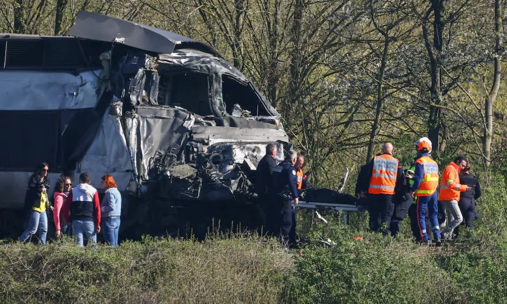 Un tren de alta velocidad chocó contra un camión en Francia. Foto Sameer AL-DOUMY / AFP / Infobae