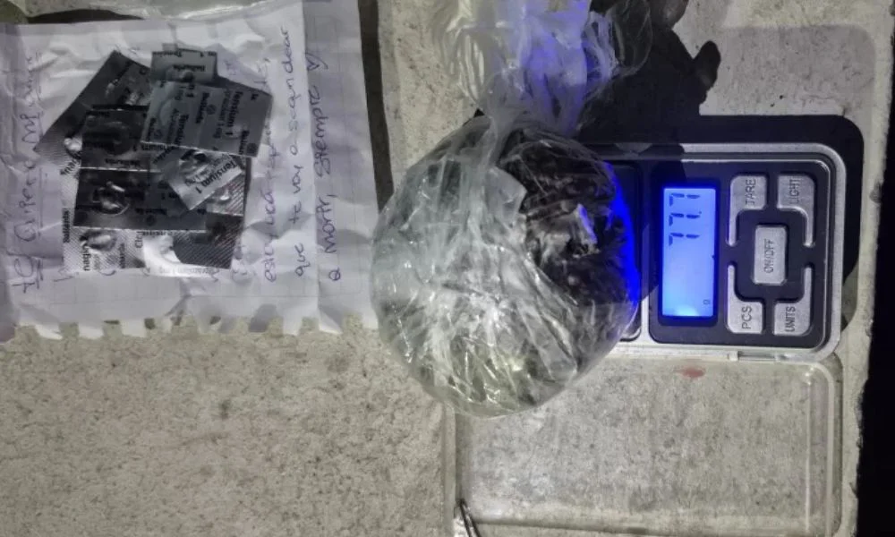 Pastillas y marihuana