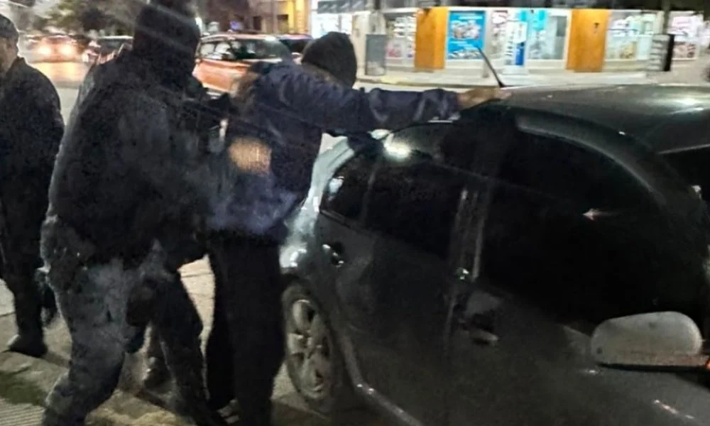Detienen a un prófugo en un control en Trelew