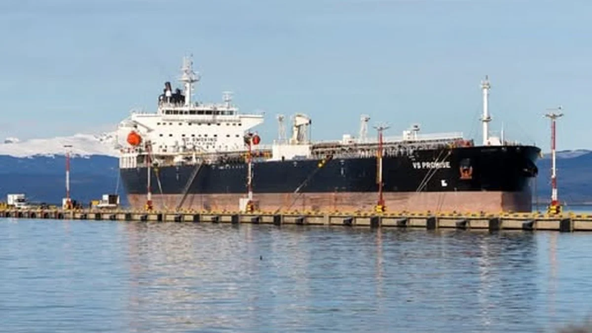 Buque petrolero británico a Ushuaia