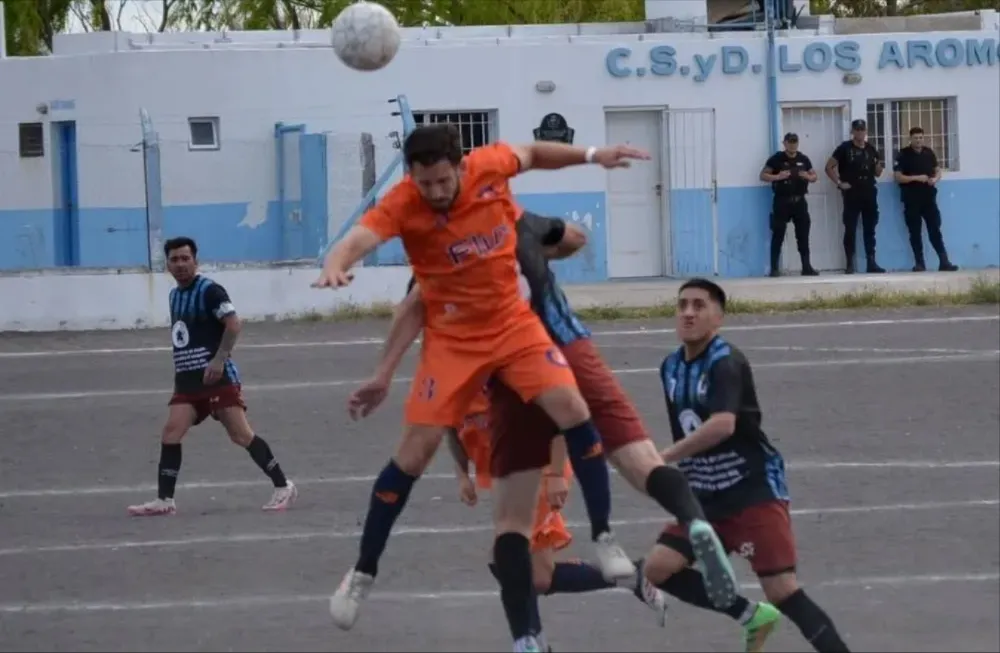 El Naranja arrasó 8-0 a Atlas y mantiene la punta del Clausura de la Liga del Valle